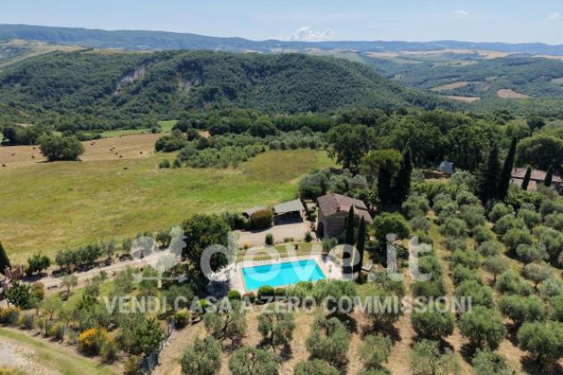 Rustico / Casale di 160 m² con più di 5 locali e posto auto in vendita a Pienza - Foto 11