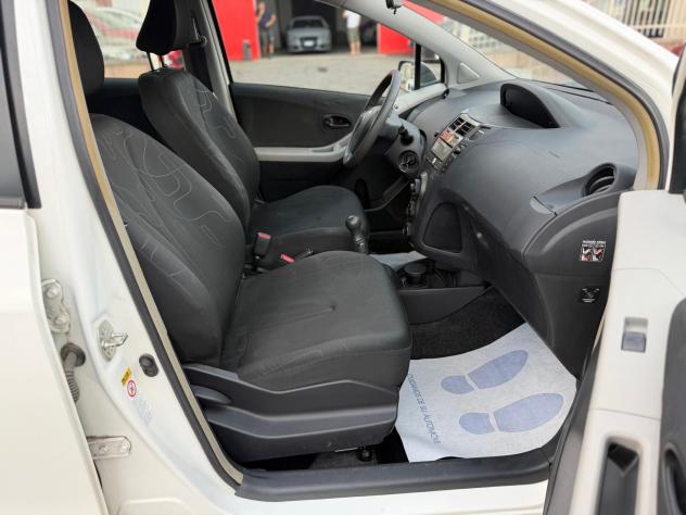 Toyota Yaris 1.0 5 porte Now - Foto 4