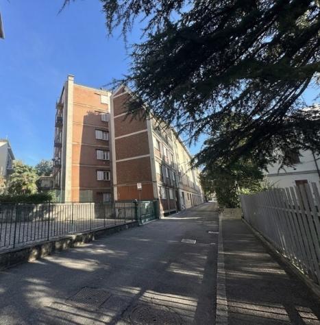4 LOCALI CON TRIPLI SERVIZI E BALCONI IN CENTRO LECCO - Foto 2