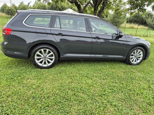 Volkswagen Passat Variant 2.0 TDI SCR EVO DSG Executive - Foto 4