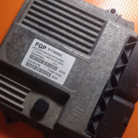 CENTRALINA INIEZIONE MOTORE FIAT GRANDE PUNTO 1.3 D 5P 6M 66KW (2006) 51784562 - Foto 3