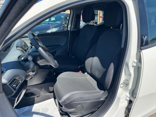 Lancia Ypsilon 1.2 BENZINA 69CV SILVER 2016 - Foto 5