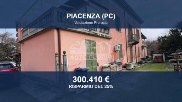 Immobile in asta di 590 m², box auto in vendita a Piacenza