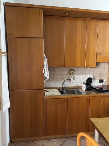 Cucina completa con forno, microonde e lavastoviglie perfettamente funzionanti - Foto 2