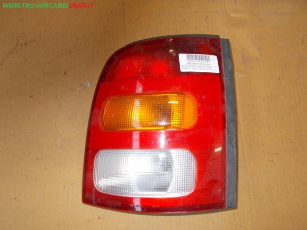 FANALE POST.D. BORDO NERO BOMBATO NISSAN MICRA (K11E) Parti elettriche Fanaleria Fanali Fanale post. sx. NISSAN - MICRA - 01-08-2000 - 01-12-2002