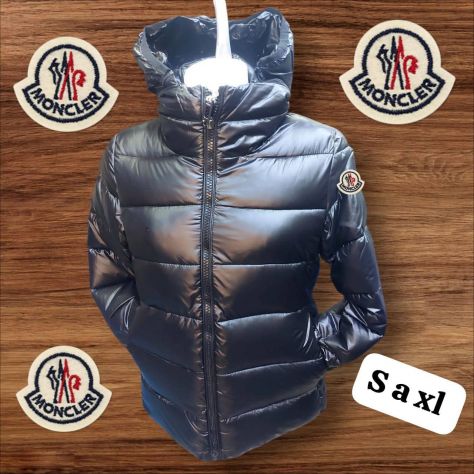 offro abbigliamento uomo. donna bambino in stock
