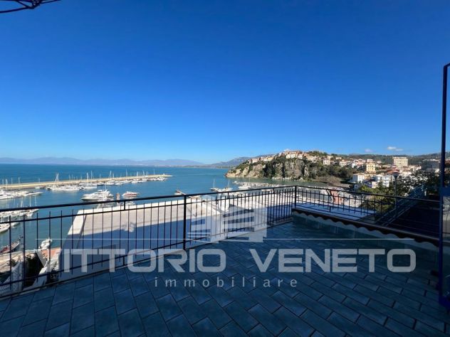 Appartamento con ampie terrazze sul porto di agropoli (Sa)