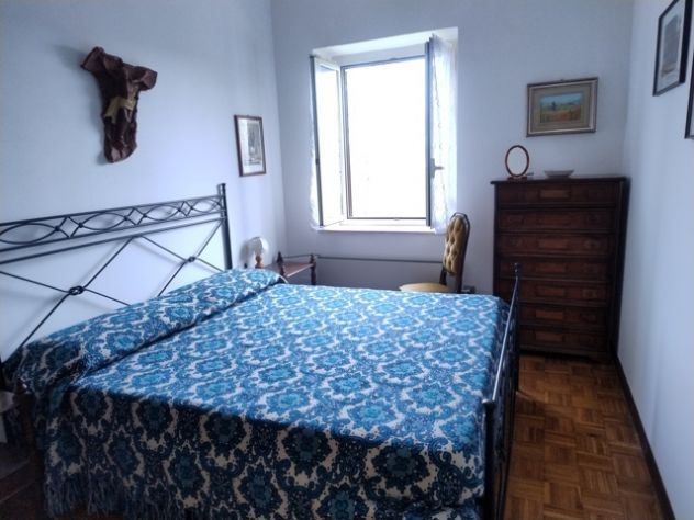 Splendida villa con parco in una panoramica frazione a 4 km da Cascia. - Foto 3
