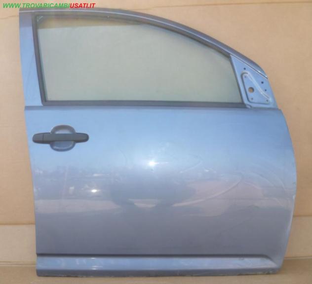 PORTA ANT.D. GRIGIO MEDIO MET CON ALZ Carrozzeria Lamierati esterni Porte Porta ant. dx. DAIHATSU - SIRION - 01-01-2005 - 01-08-2012