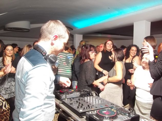 DJ PER FESTE PRIVATE: 18°,COMPLEANNI &amp; CERIMONIE,MATRIMONI ED EVENTI+FOTOGRAFIA - Foto 5