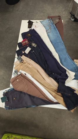 Stock di jeans donna NUOVI con etichetta, ottima qualitĂ . - Foto 5