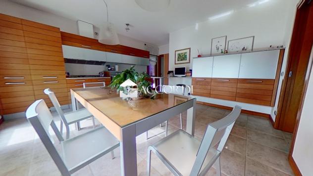 CASA INDIPENDENTE di 8 vani e di 240 mq (GODEGA DI SANT'URBANO) rif. DG025 - Foto 9