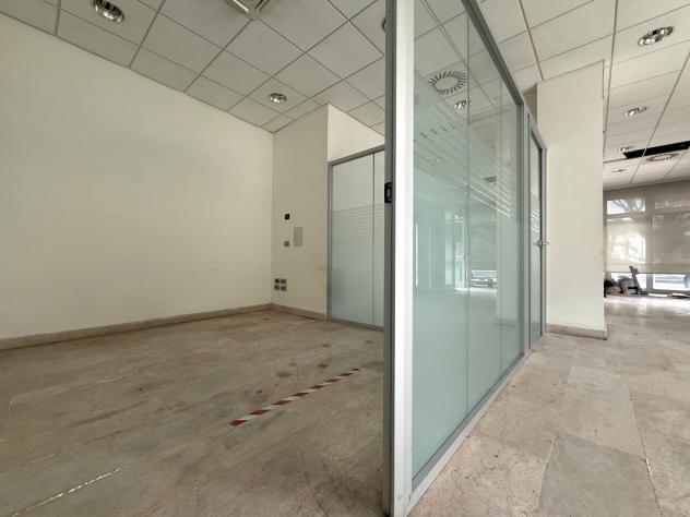 Oltre 3 vetrine in affitto a Catanzaro - Foto 3