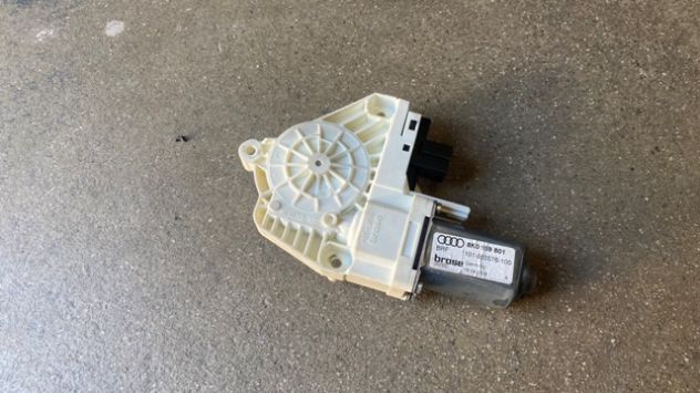 Motorino alzacristallo anteriore SX Audi A4 B8 del 2010 (8K0959801)