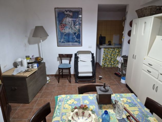 PORZIONE DI CASA DA CIELO A TERRA IN CENTRO PAESE - Foto 2