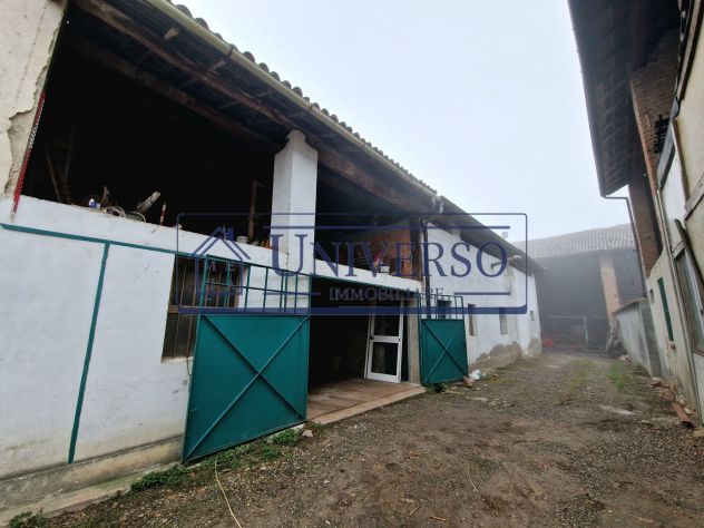 RUSTICI CON TERRENO IDEALI ANCHE PER CAMBIO D'USO VOGHERA - Foto 3