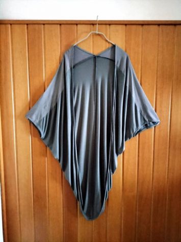 CARDIGAN LUNGO CON DRAPPEGGI