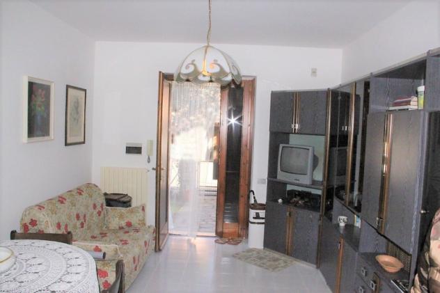 Porano - Vendesi appartamentino indipendente al piano terra con giardinetto e garage.