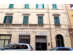 VIA INDIPENDENZA: Fondo commerciale con due ampie vetrine
