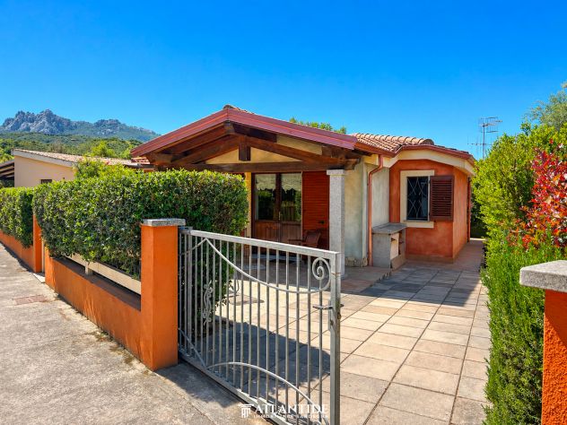 Esclusiva villa libera su 4 lati con ampio giardino privato a Viddalba - Foto 2