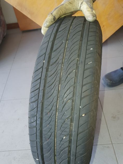 VENDESI N. 4 GOMME PER AUTO IN BUONO STATO.