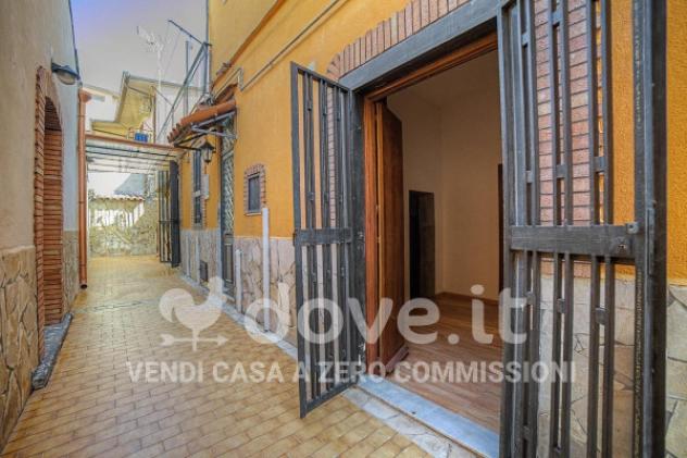Casa indipendente di 187 m² con 4 locali e box auto in vendita a Catania - Foto 3