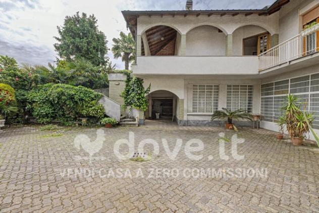 Casa indipendente di 367 m² con più di 5 locali in vendita a Tradate