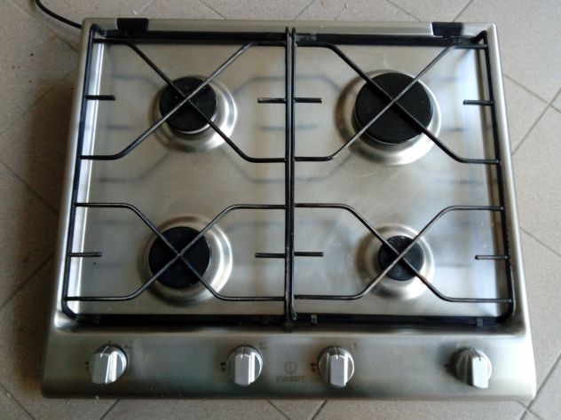 Piano cottura da incasso Indesit a gas 4 fuochi