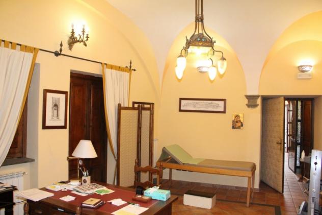 Orvieto centro - Vendesi locali uso ufficio facilmente trasformabili in abitativo in posizione centralissima - Foto 4