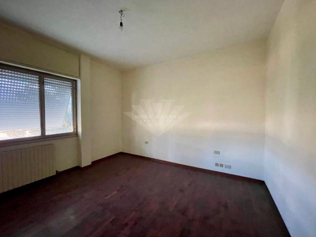 APPARTAMENTO di 9 vani e di 270 mq (PIETRASANTA - Pietrasanta adiacenze centro) rif. 300 - Foto 12