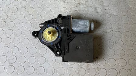 Motorino alzacristallo SX Volkswagen Golf 6 GTI del 2011 (5K0959701C) - Foto 2