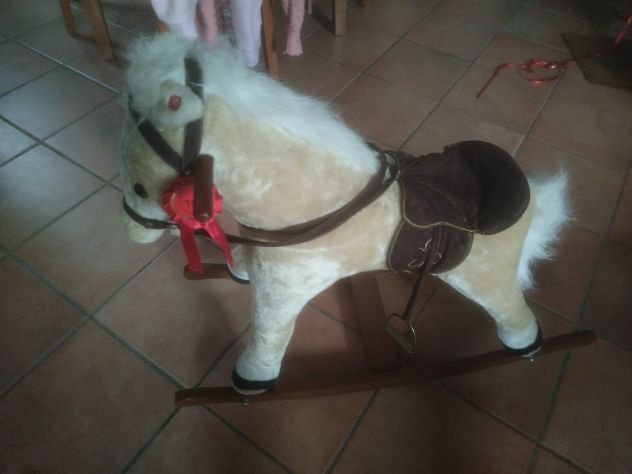 cavalluccio a dondolo