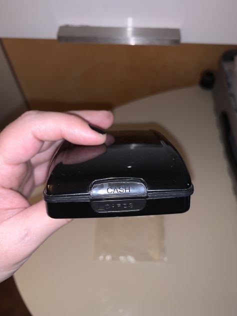 UN PORTA TESSERE/CARTE DI CREDITO E BANCONOTE NUOVO IN PLASTICA RIGIDA E METALLO - Foto 4