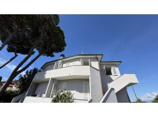 Trilocale in affitto a Camaiore