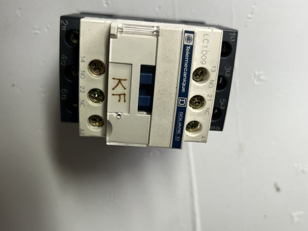 28Y Contattore Schneider LC1D-09