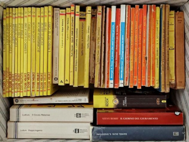 LIBRI GIALLI stampati dal 1936 al 2016: 27 di Mondadori + 19 volumi di altri ed. - Foto 7