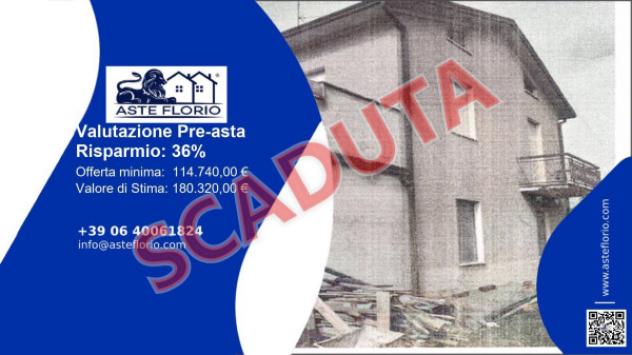 Immobile in asta di 240 m², box auto in vendita a Bevagna