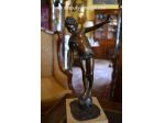 Bronzo raffigurante fanciullo acquaiolo su anfora firmato G.Parente