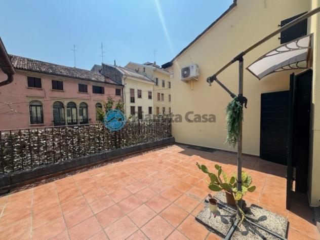 CENTRO STORICO: bicamere arredato con terrazza abitabile - Foto 7