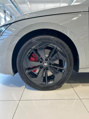 Škoda Octavia Octavia Wagon 2.0 TSI RS DSG - Foto 8
