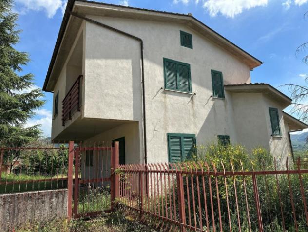 Immobile in asta di 167 m² con più di 5 locali e box auto in vendita a Pignola