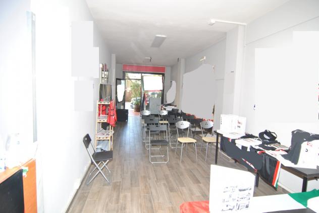 1 Vetrina in affitto a Pontedera