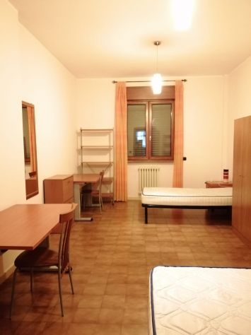 3 camere per studentesse (Zona Obelisco/Porta Napoli) - Foto 10
