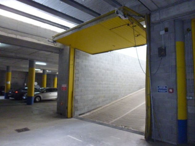 Posto auto, furgone, moto in affitto