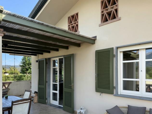 RONCHI, in piccolo complesso residenziale, appartamento al primo piano con ingresso indipendente, ampia terrazza abitabile. Si compone di soggiorno, c
