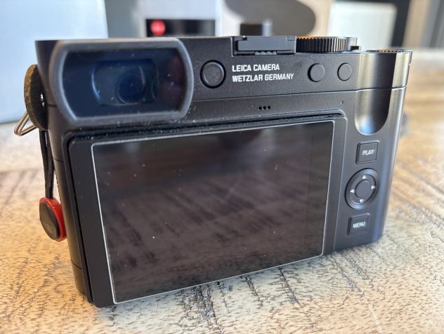 Leica Q3 - Impugnatura Excellent Plus e ricarica wireless, finitura opaca - Foto 4