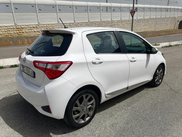 Toyota Yaris 1.4 D 90cv 5 porte LOUNGE 12/2017 - Foto 6