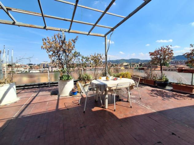 Attico / Mansarda di 136 m² con 4 locali in vendita a Bologna