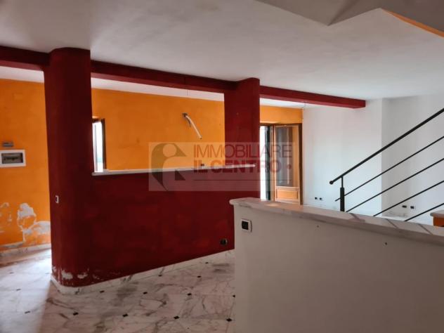 Semindipendente di ampia metratura con giardino privato e garage - Foto 6