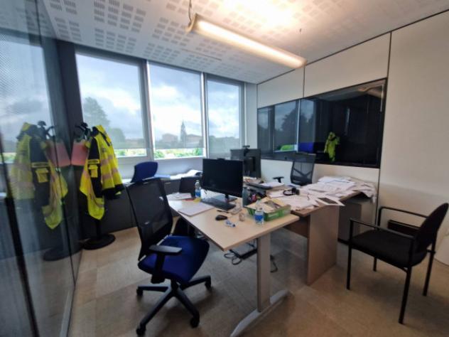 Immobile di 370 m² con più di 5 locali in affitto a Limbiate - Foto 12